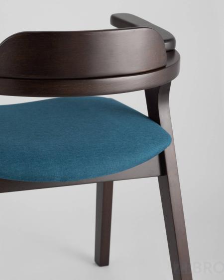 Комплект из двух стульев VINCENT в мягкой синей обивке, деревянный каркас из массива гевеи