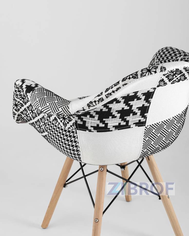 Обеденная группа стол Rondo раскладной 100-135*100 см белый, 4 кресла Eames пэчворк черно-белые